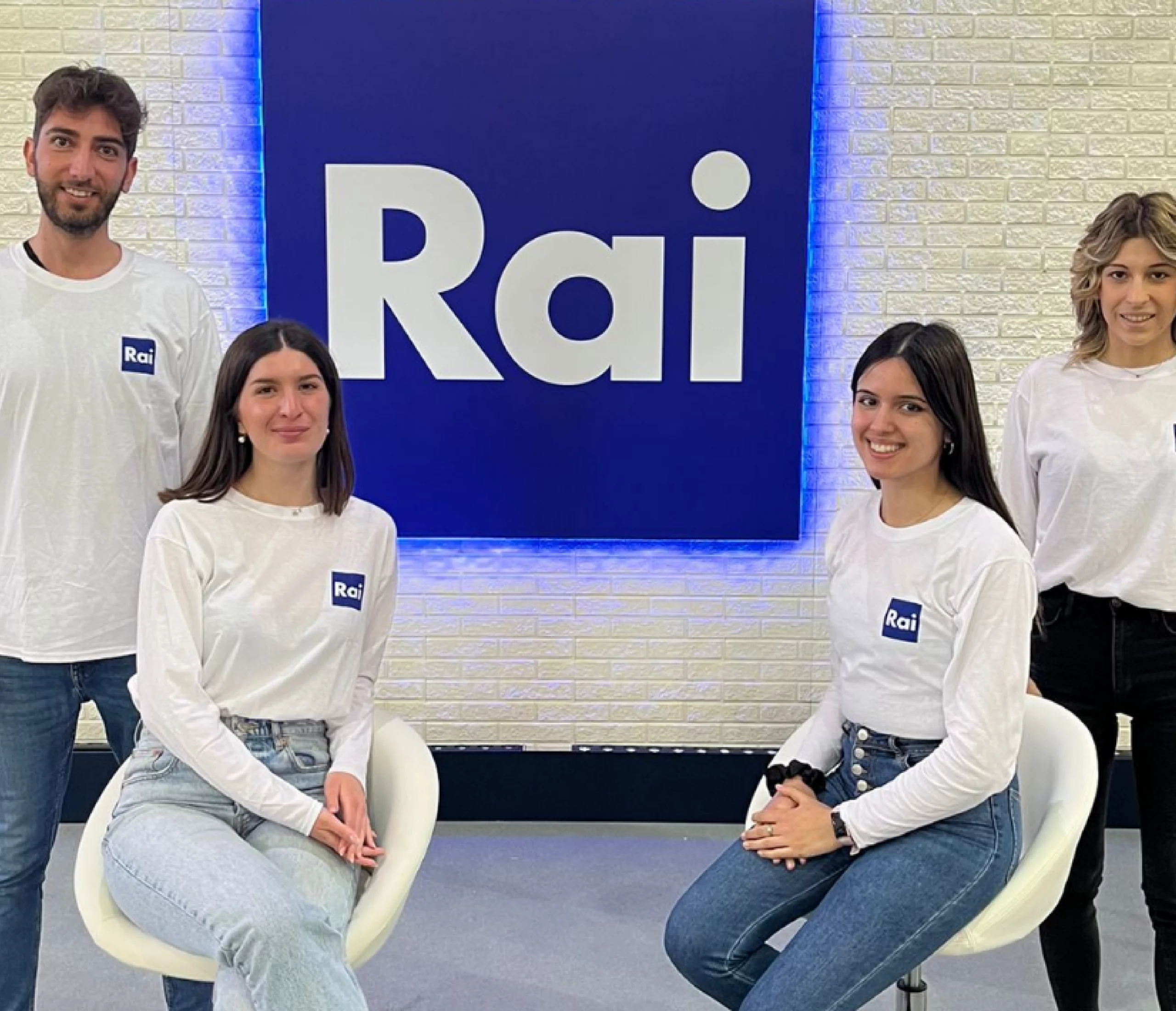Giovani hostess e steward di ToGet4U presso gli studi televisivi Rai