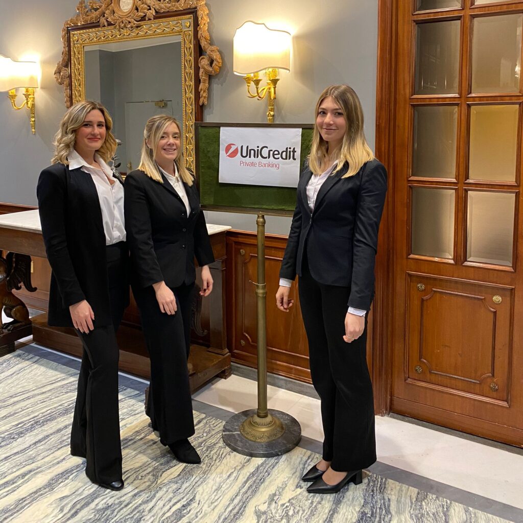 Hostess ToGet4U in abito professionale durante l'evento UniCredit di Bologna